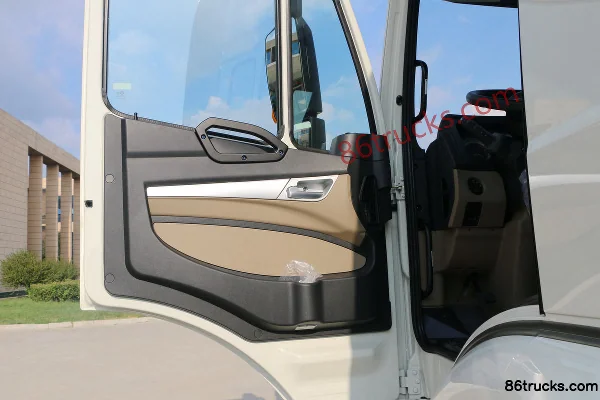 Sinotruk Haohan J5G heavy truck 340 hp 4X2(6 wheels) tractor truck Cab (1) | 86Trucks