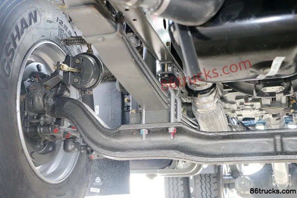 Sinotruk Haohan J5G heavy truck 340 hp 4X2(6 wheels) tractor truck Chassis (2) | 86Trucks