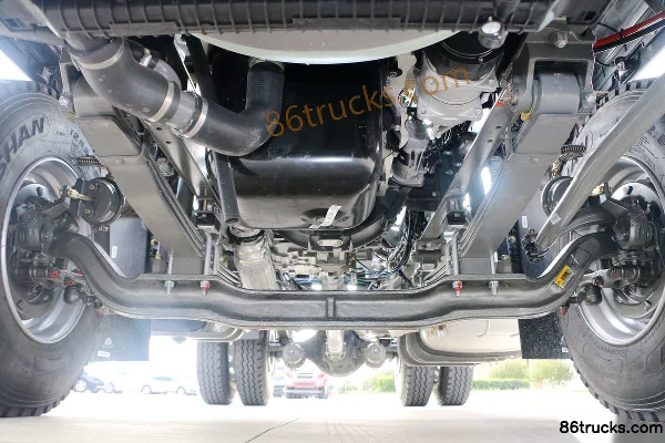 Sinotruk Haohan J5G heavy truck 340 hp 4X2(6 wheels) tractor truck Chassis (1) | 86Trucks