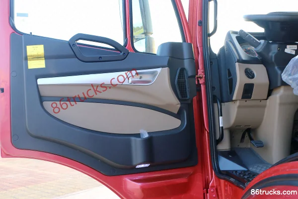 Sinotruk Hohan J7B Heavy Truck 340 hp 6X2(8 wheels) 9.6m Flatbed Cargo Truck Cab (1) | 86Trucks