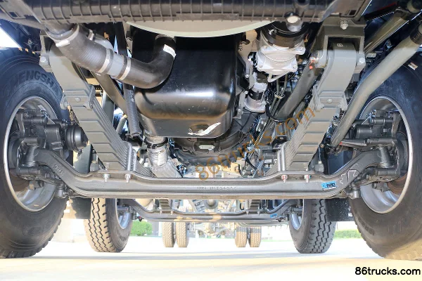Sinotruk Hohan J7B Heavy Truck 340 hp 6X2(8 wheels) 9.6m Flatbed Cargo Truck Chassis (1) | 86Trucks