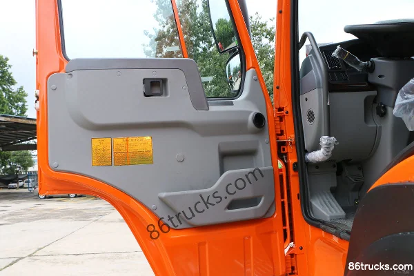 Sinotruk HOWO Heavy Truck 380 hp 6X4(10 wheels) Tractor Truck Cab (1) | 86Trucks