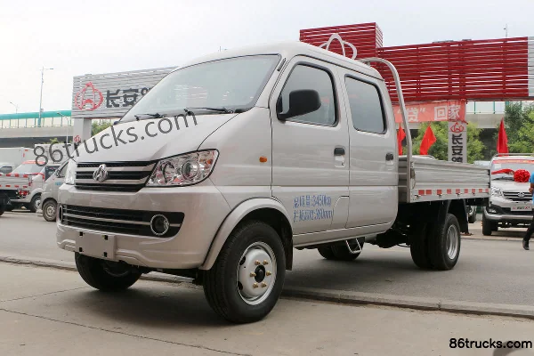 Changan Kuayue Xinbao II 1.2L 88 hp 4X2(6 wheels) 2.71m double-row flatbed micro truck Exterior (3) | 86Trucks