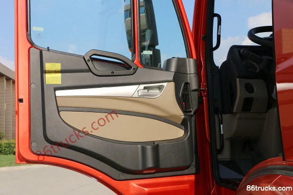Sinotruk Hohan J7B heavy truck 380 hp 6X4(10 wheels) tractor truck Cab (1) | 86Trucks