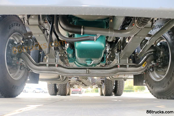 Sinotruk Hohan J7B heavy truck 380 hp 6X4(10 wheels) tractor truck Chassis (1) | 86Trucks