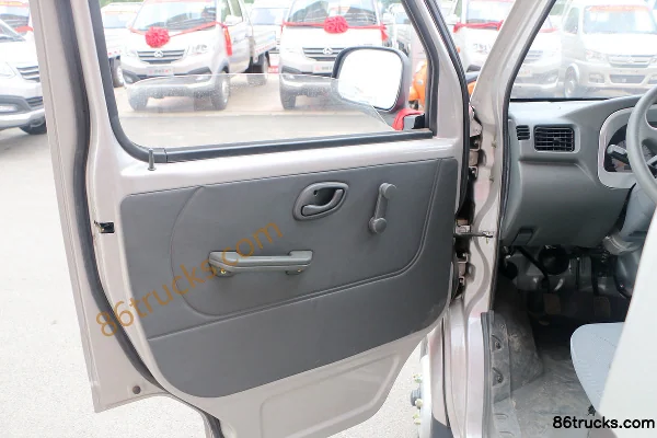 Changan Kuayue Xinbao MINI 1.2L 88 hp 4X2(6 wheels) 2.55m double-row flatbed mini truck Cab (1) | 86Trucks
