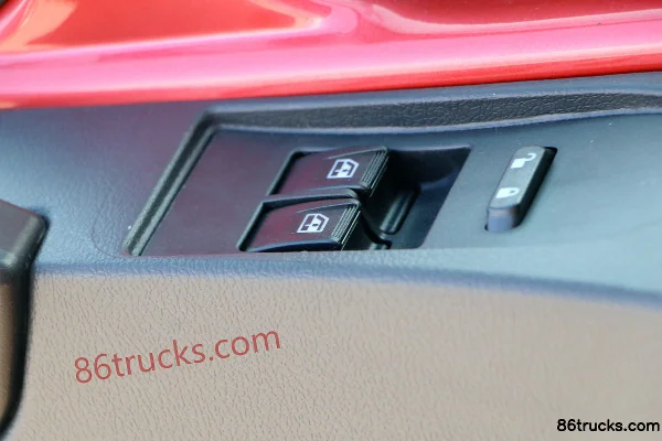 Sinotruk Hohan J7B 340 hp 8X4(12 wheels) 7.8m dump truck (457 rear axle) Cab (3) | 86Trucks