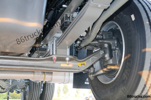 Sinotruk Hohan J7G Heavy Truck 430hp 6X4(10 wheels) CNG Tractor Truck Chassis (3) | 86Trucks