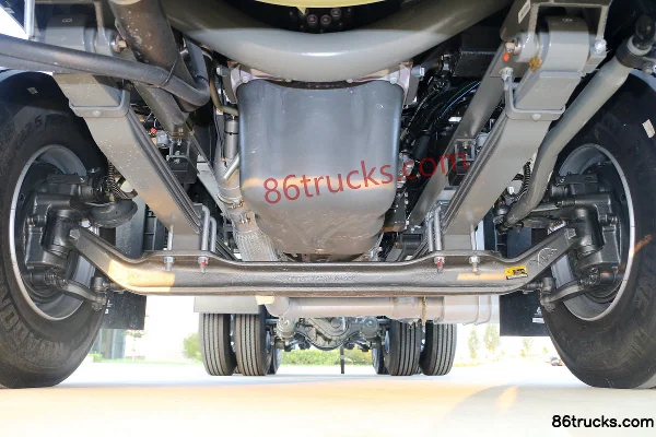 Sinotruk Hohan J7G Heavy Truck 430hp 6X4(10 wheels) CNG Tractor Truck Chassis (1) | 86Trucks