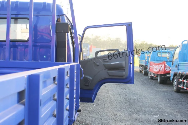 Beijing Qilong 103 hp 4X2(6 roues) 4.25m Single Row Flatbed Light Truck Cabine (2) | 86Trucks