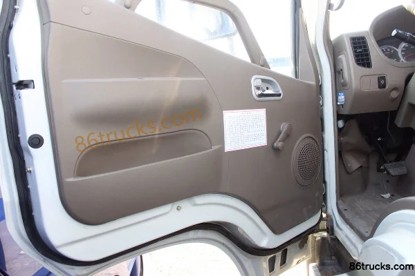 Foton Aoling CTX medium truck 154 hp 4X2(6 wheels) 6.2m cargo truck Cab (2) | 86Trucks