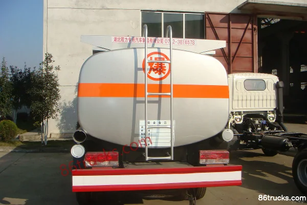 Dongfeng Xiaobawang 116 ch 4X2(6 roues) camion citerne de transport de carburant Cabine (2) | 86Trucks