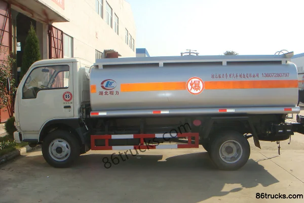 Dongfeng Xiaobawang 116 ch 4X2(6 roues) camion citerne de transport de carburant Extérieur (2) | 86Trucks