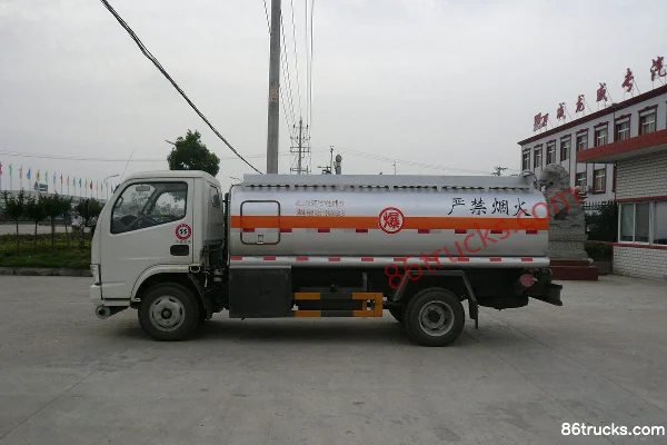 Dongfeng Xiaobawang 120 hp 4X2(6 wheels) Fuel Tanker Truck Exterior (3) | 86Trucks