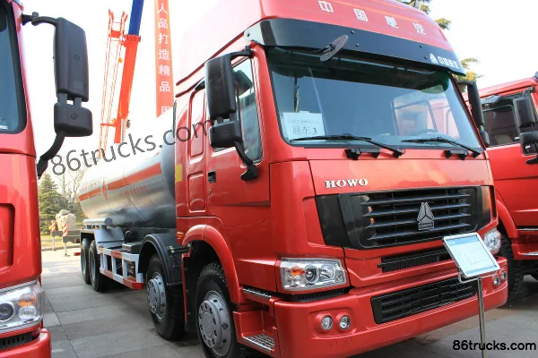 Sinotruk HOWO 266hp 8X4(12 wheels) Oil Tank Truck (Chengliwei Brand) Exterior (3) | 86Trucks