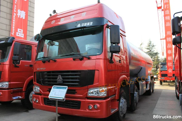 Sinotruk HOWO 266hp 8X4(12 wheels) Oil Tank Truck (Chengliwei Brand) Exterior (2) | 86Trucks