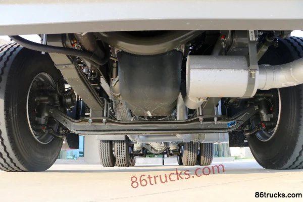 Sinotruk Hohan J7G Heavy Truck 430 hp 6X4(10 wheels) LNG Hazardous Materials Tractor Truck Chassis (1) | 86Trucks