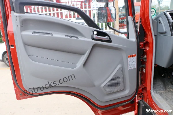 Sinotruk HOWO MAN H3 156hp 4X2(6 wheels) 4.2m Single Row Stake Light Truck Cab (1) | 86Trucks