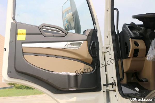 Sinotruk Haohan N5G Camion lourd 310ch 8X4(12 roues) Châssis de camion porteur Cabine (1) | 86Trucks