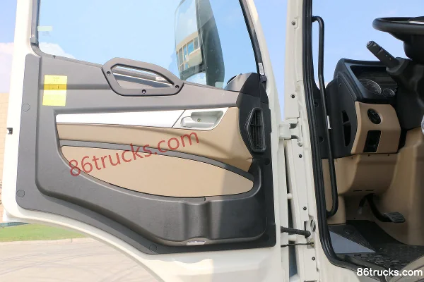 Sinotruk Hohan N5G heavy truck 340hp 8X4(12 wheels) 9.5m van cargo truck Cab (1) | 86Trucks