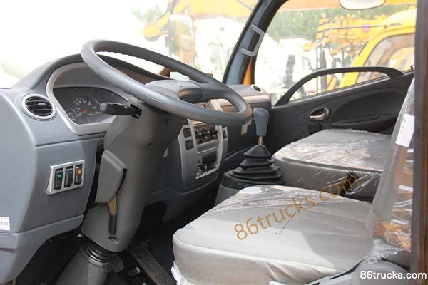 Senyuan Heavy Industry 8 Ton Dongfanghong Chassis Crane Truck (Yunnei Power) Cab (1) | 86Trucks