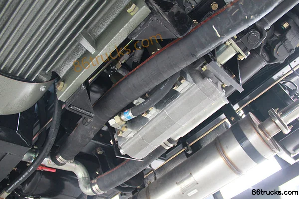 Senyuan Heavy Industry 8 Ton Dongfanghong Chassis Crane Truck (Yunnei Power) (3) | 86Trucks