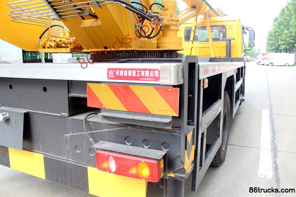 Senyuan Heavy Industry 12-ton Dongfeng Yulong Chassis Crane Truck (3) | 86Trucks