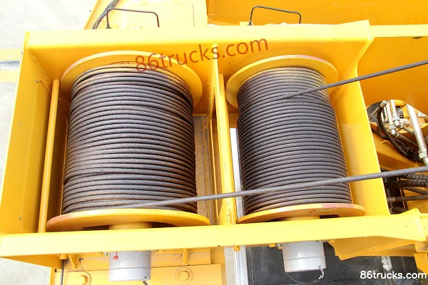 Senyuan Heavy Industry 12-ton Dongfeng Yulong Chassis Crane Truck (2) | 86Trucks