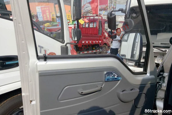 Tangjun Ouling Sailin A6 1,5 L 108 ch 4X2(6 roues) Essence Camion plateau micro 3,08 m à cabine simple (2) | 86Trucks