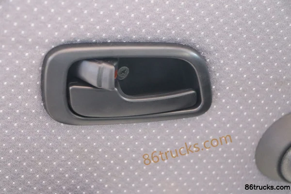 Jinbei Xiaohaishi X30 Standard Edition 86hp 2-Seat 1.3L Panel Van Cab (2) | 86Trucks