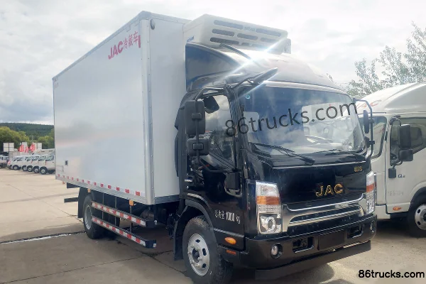 JAC New Shuailing H384 154hp 4X2(6 wheels) 5.2m single-row refrigerated truck Exterior
