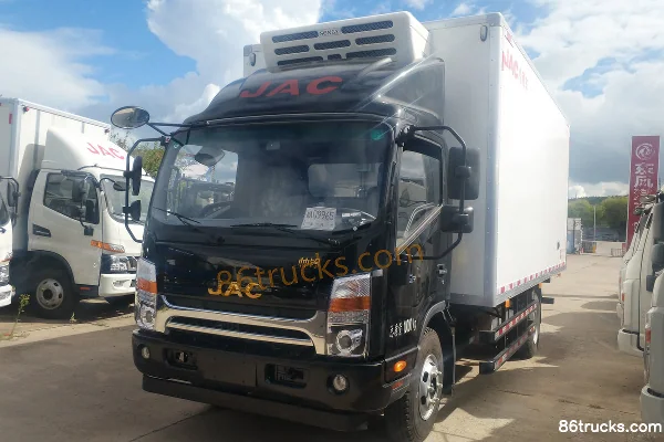 JAC New Shuailing H384 154hp 4X2(6 wheels) 5.2m single-row refrigerated truck Exterior (2) | 86Trucks