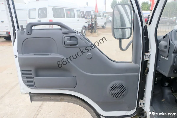 Qingling Isuzu 100P 98hp 4X2(6 wheels) 4.275m Single Row Flatbed Light Truck Cab (1) | 86Trucks