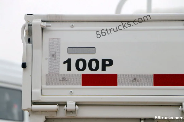 Qingling Isuzu 100P 98hp 4X2(6 wheels) 4.275m Single Row Flatbed Light Truck Body (2) | 86Trucks