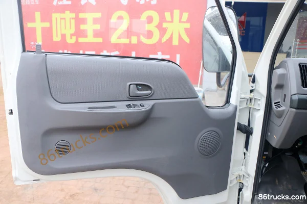 JMC Shunda wide body 116hp 4X2(6 wheels) 4.1m single-row flatbed light truck (air brake) (China VI) Cab (1) | 86Trucks