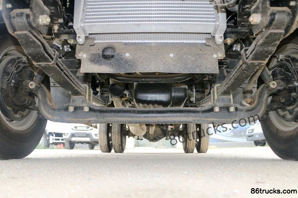 Qingling Isuzu 100P 98 hp 4X2(6 wheels) 4.25m Single Row Van Light Truck Chassis (1) | 86Trucks