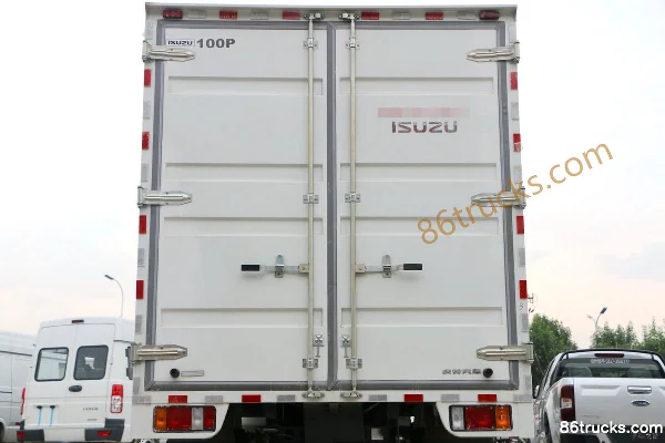 Qingling Isuzu 100P 98 hp 4X2(6 wheels) 4.25m Single Row Van Light Truck Body (1) | 86Trucks
