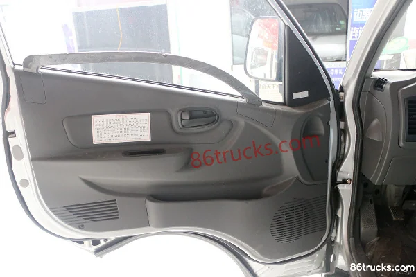 Foton Forland Kangrui K1 68 hp 4X2(6 wheels) 3.1m semi-row flatbed light truck Cab (1) | 86Trucks