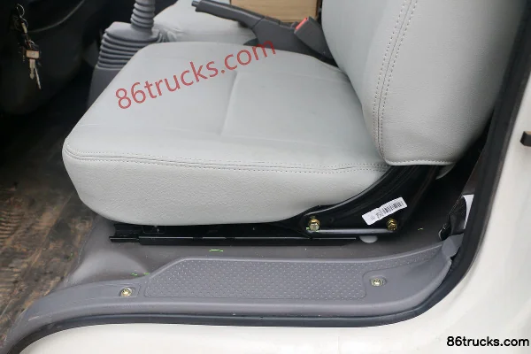 JMC Shunda Narrow Body Luxury 116hp 4X2(6 wheels) 4.21m Single Row Van Light Truck Cab (3) | 86Trucks