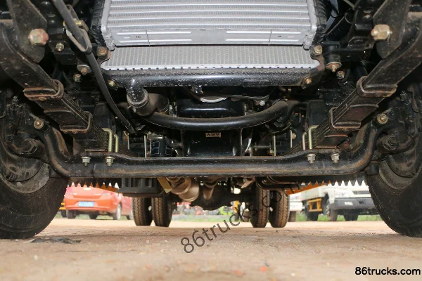 JMC Shunda Narrow Body Luxury 116hp 4X2(6 wheels) 4.21m Single Row Van Light Truck Chassis (1) | 86Trucks