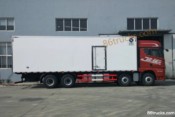 FAW Jiefang Qingdao JH6 camion lourd 375 ch 8X4(12 roues) camion frigorifique 9,4 m (Binglingfang) Extérieur (3) | 86Trucks