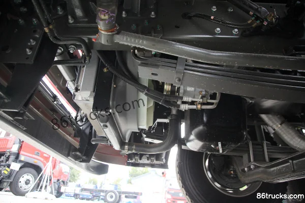 Sinotruk New Steyr DM5G Heavy Truck 340 hp 4X2(6 wheels) Tractor Truck Chassis (2) | 86Trucks