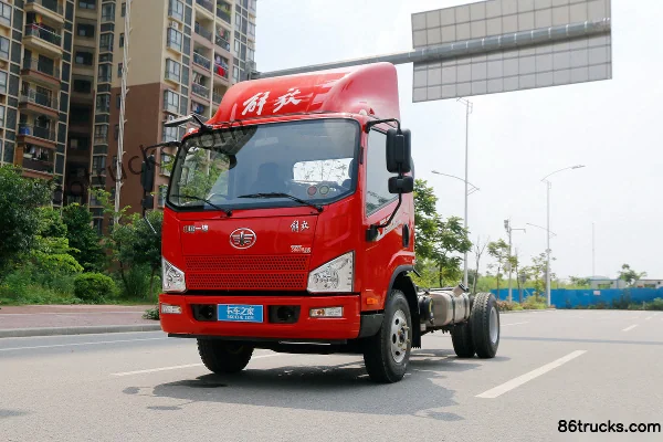 FAW Jiefang J6F Heavy-Duty 160 hp 4X2(6 wheels) 4.21m Single Row Stake Truck Exterior (3) | 86Trucks