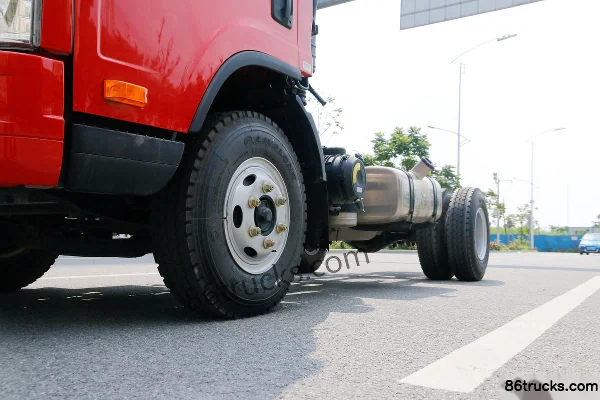 FAW Jiefang J6F Heavy-Duty 160 hp 4X2(6 wheels) 4.21m Single Row Stake Truck Chassis (1) | 86Trucks