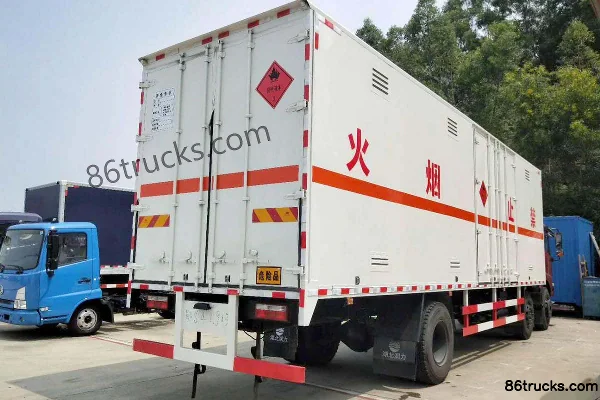Dongfeng Special Chassis Jiayun Medium Truck 210 hp 6X2(8 wheels) Flammable Liquid Van Transport Truck Exterior (2) | 86Trucks