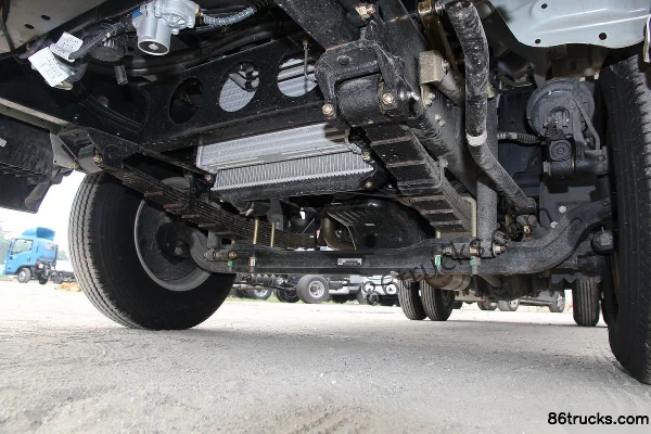 Qiling Auto H300 116 ch 4X2(6 roues) camion plateau léger à cabine simple 4,155 m Châssis (1) | 86Trucks