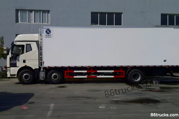 FAW Jiefang J6M 280hp 6X2(8 wheels) 9.6m Refrigerated Truck (Binglingfang) Exterior (3) | 86Trucks