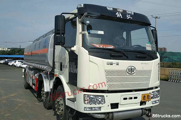 FAW Jiefang J6L 220 hp 6X2(8 wheels) fuel tanker (Luping Machine brand) Exterior