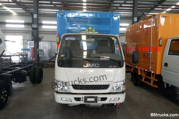 JMC Shunda Wide Body 116 hp 4X2(6 wheels) 4.24m Flammable Gas Box Truck Exterior (2) | 86Trucks