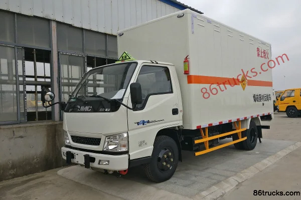 JMC Shunda Wide Body 116 hp 4X2(6 wheels) 4.24m Flammable Gas Box Truck Exterior (3) | 86Trucks